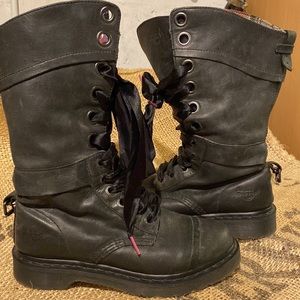 DR. Martens “ Triumph “